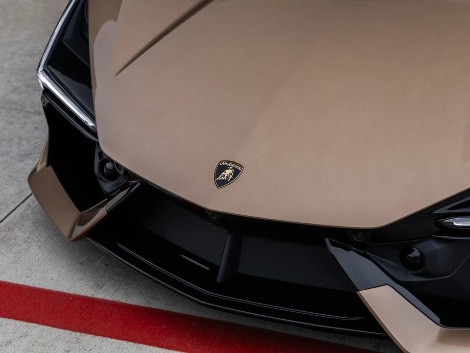 2026 Lamborghini Revuelto - Image 26 of 31