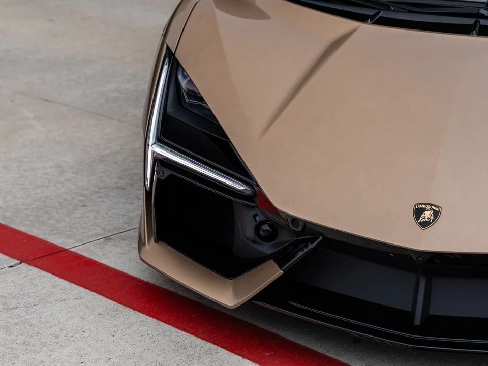 2026 Lamborghini Revuelto - Image 29 of 31