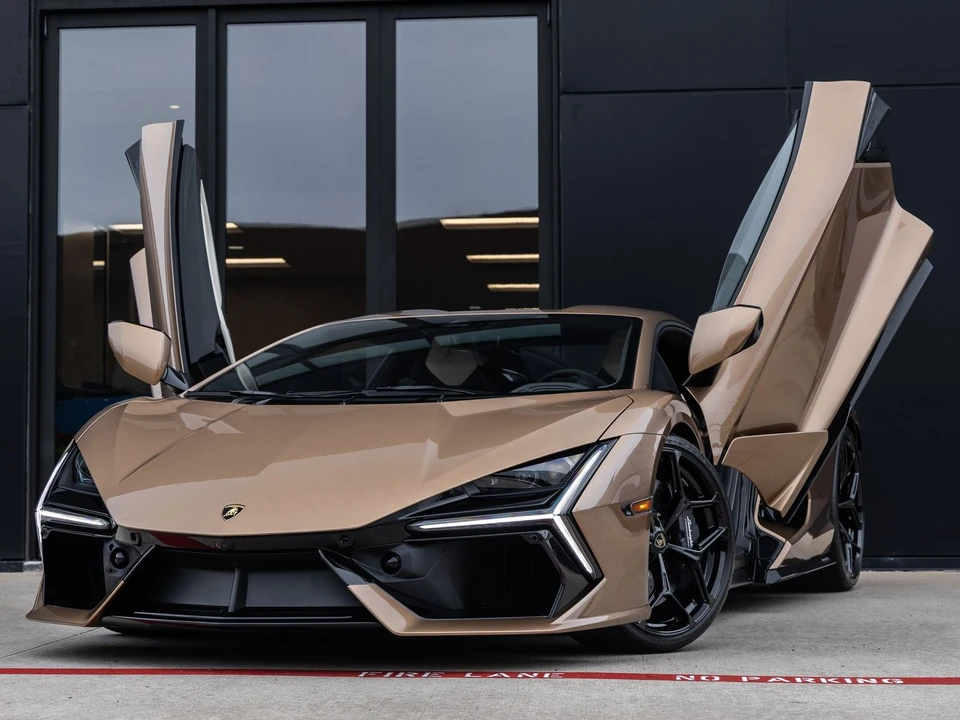 2026 Lamborghini Revuelto - Image 2 of 31