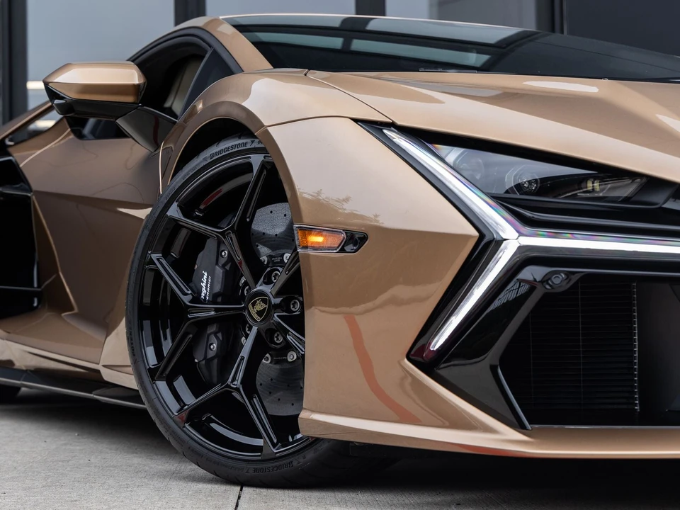 2026 Lamborghini Revuelto - Image 30 of 31