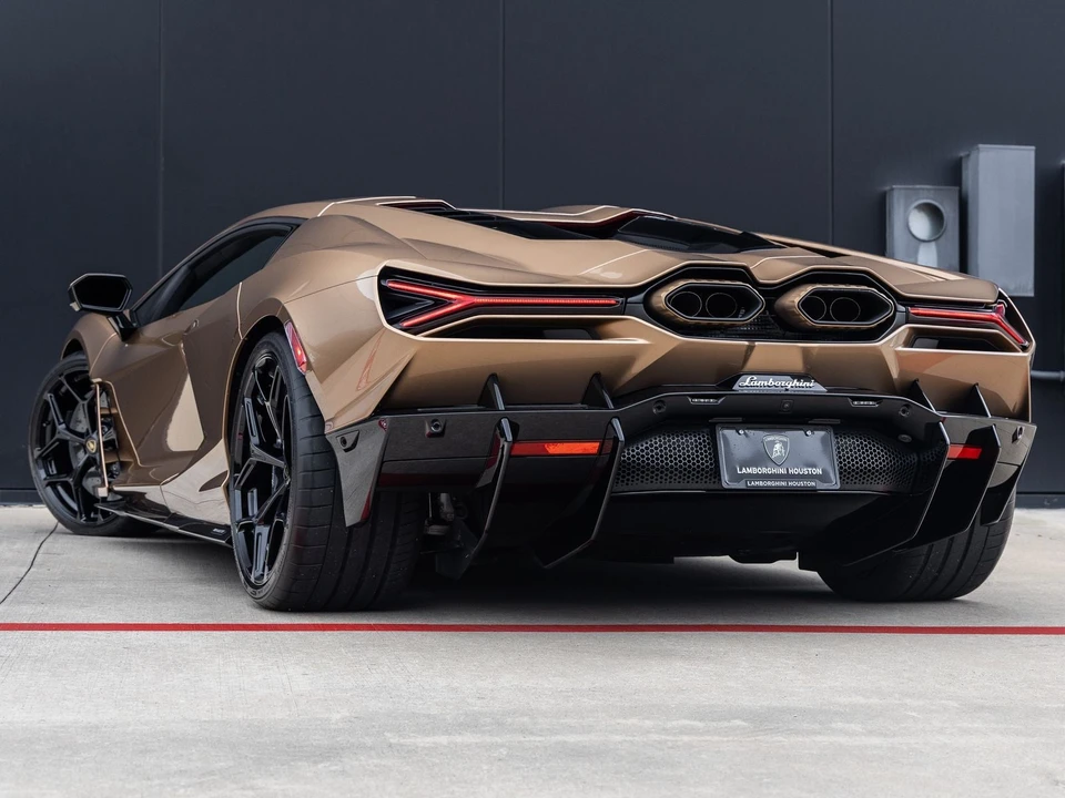 2026 Lamborghini Revuelto - Image 8 of 31