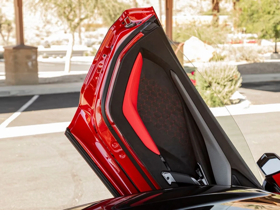 2026 Lamborghini Revuelto - Image 13 of 31