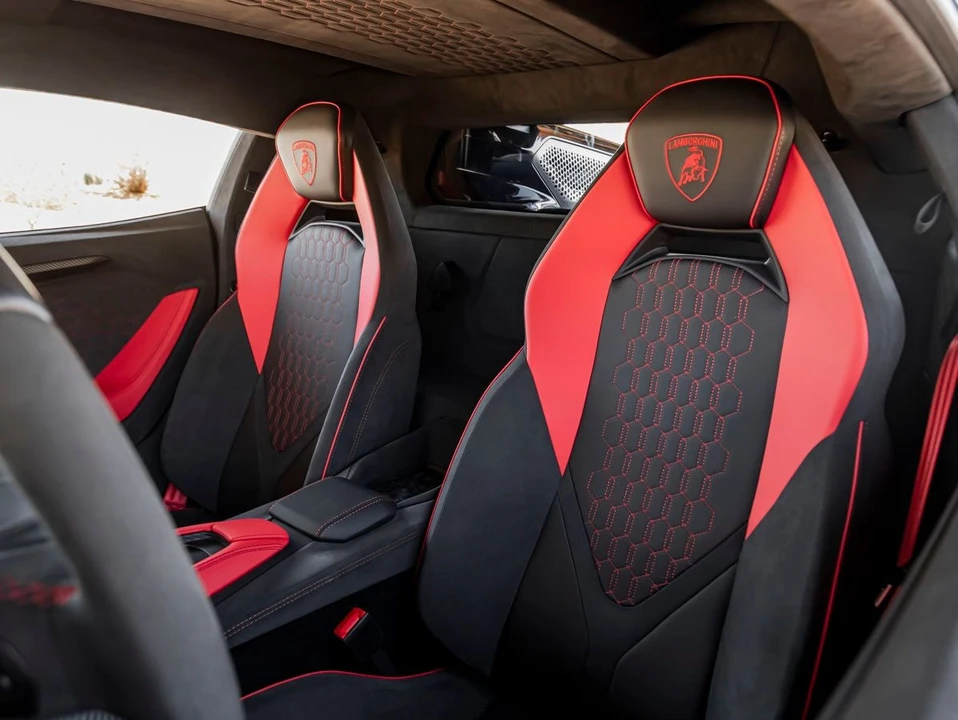 2026 Lamborghini Revuelto - Image 14 of 31