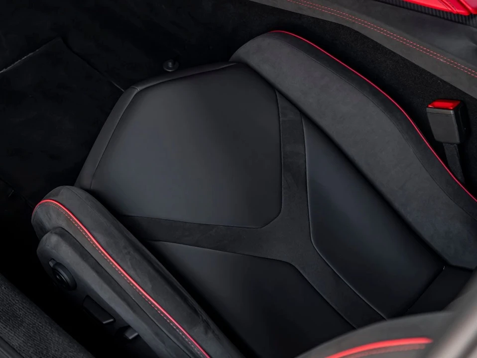 2026 Lamborghini Revuelto - Image 16 of 31