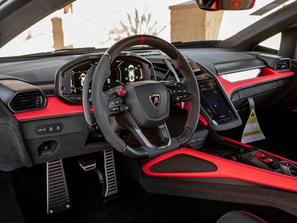 2026 Lamborghini Revuelto - Image 17 of 31
