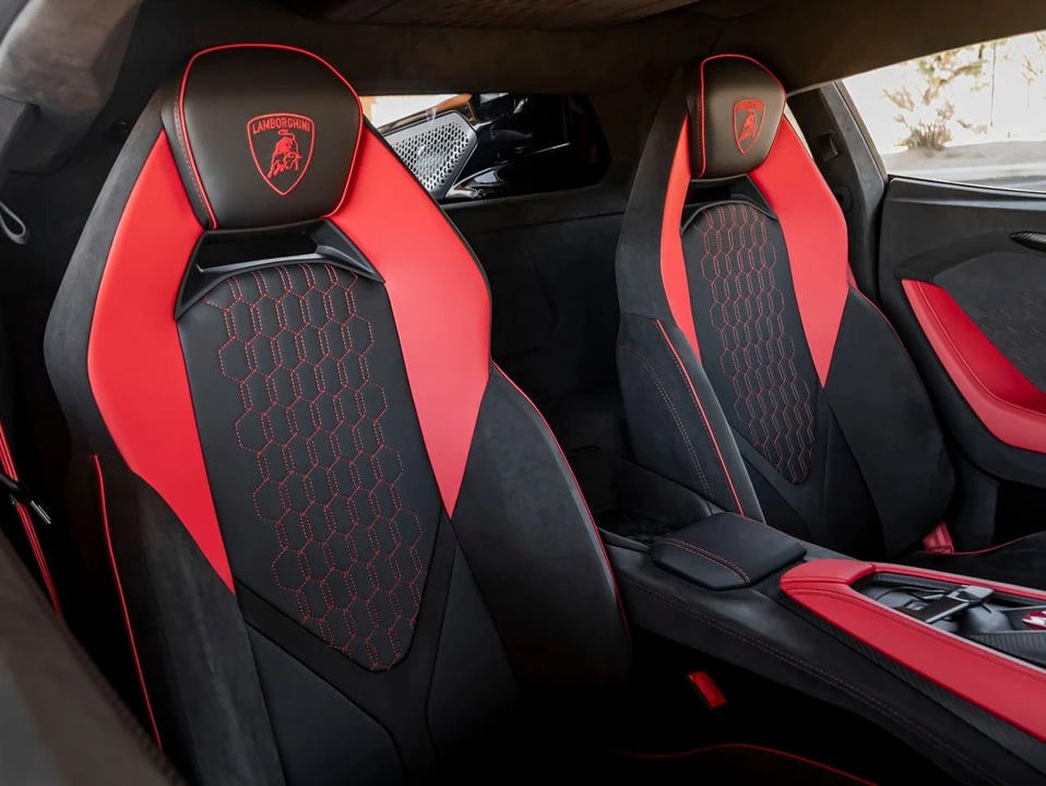 2026 Lamborghini Revuelto - Image 26 of 31