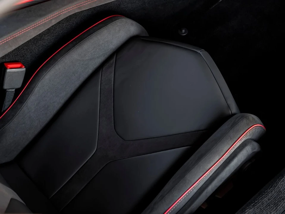 2026 Lamborghini Revuelto - Image 28 of 31