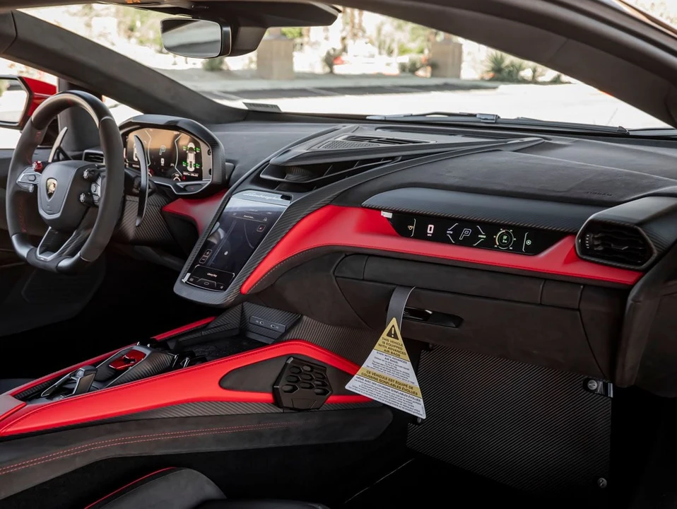 2026 Lamborghini Revuelto - Image 29 of 31