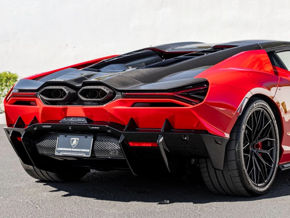 2026 Lamborghini Revuelto - Image 7 of 31