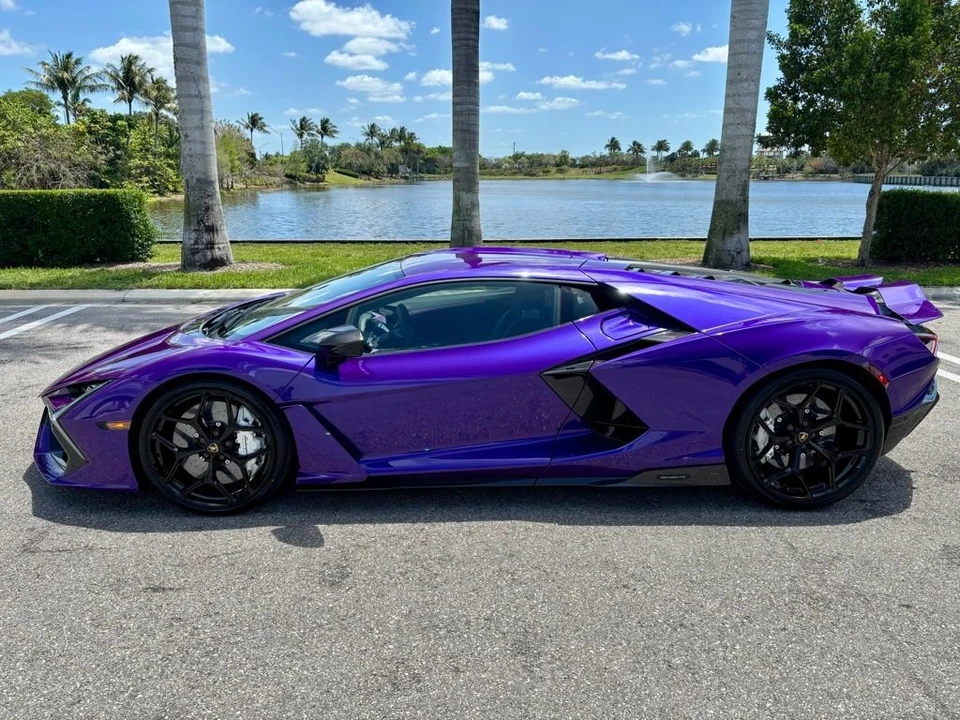 2026 Lamborghini Revuelto - Image 5 of 11