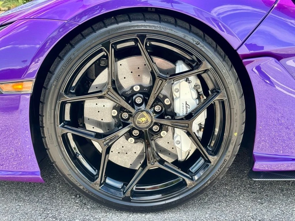 2026 Lamborghini Revuelto - Image 10 of 11