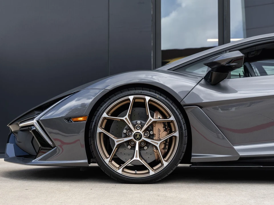 2026 Lamborghini Revuelto - Image 12 of 31