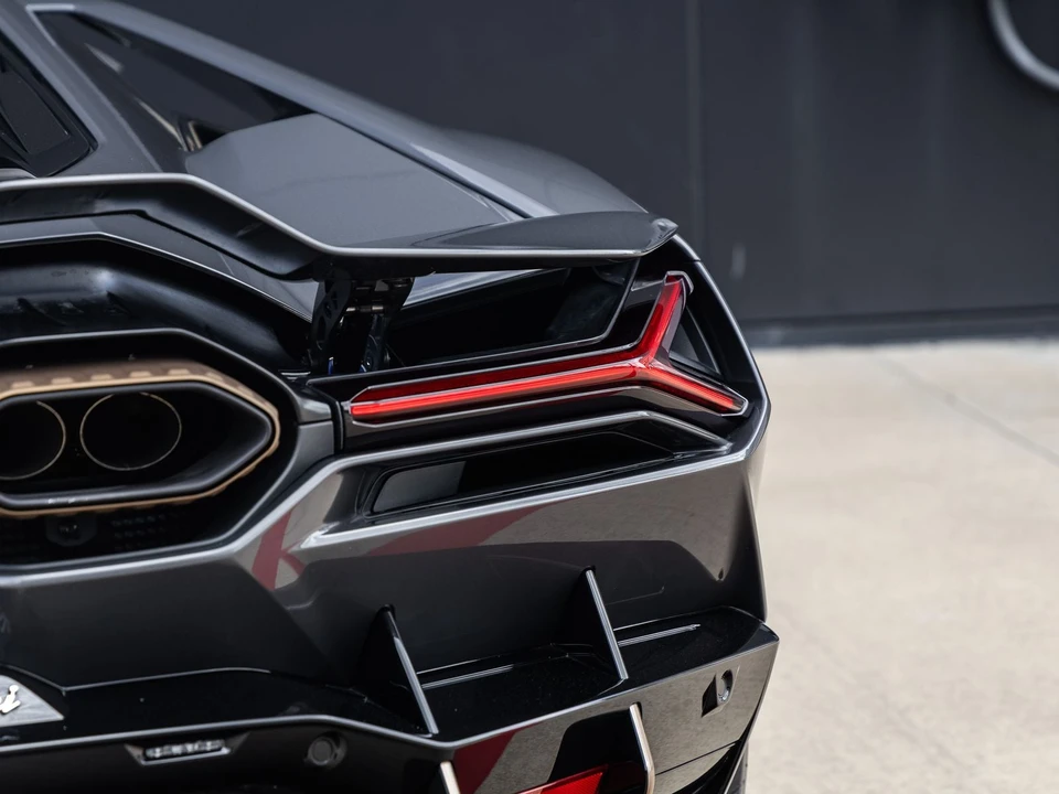 2026 Lamborghini Revuelto - Image 13 of 31