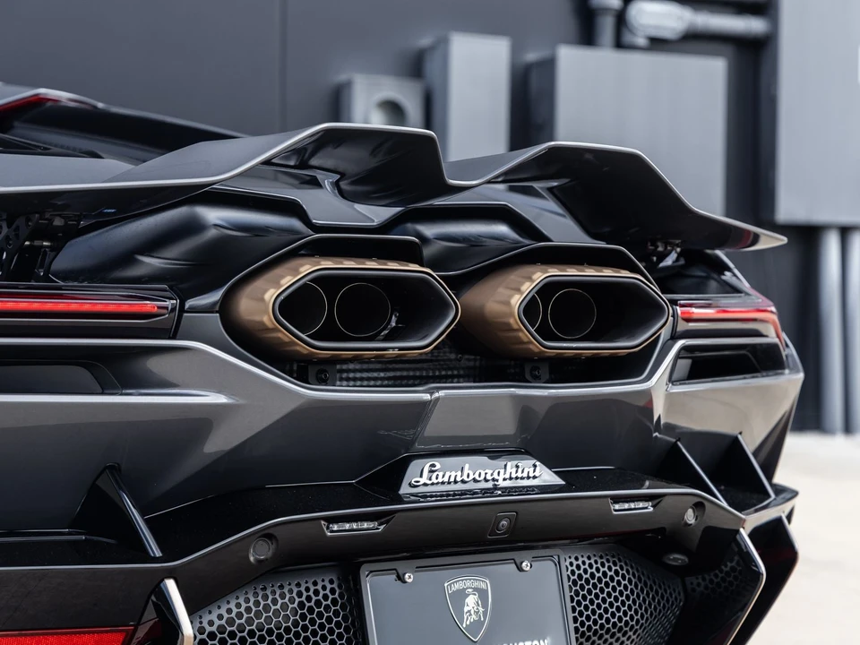 2026 Lamborghini Revuelto - Image 14 of 31