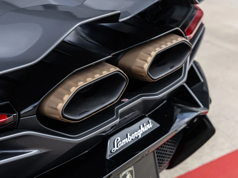 2026 Lamborghini Revuelto - Image 16 of 31