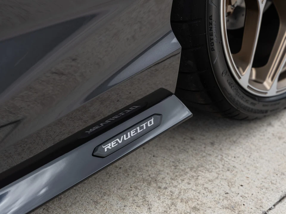 2026 Lamborghini Revuelto - Image 19 of 31