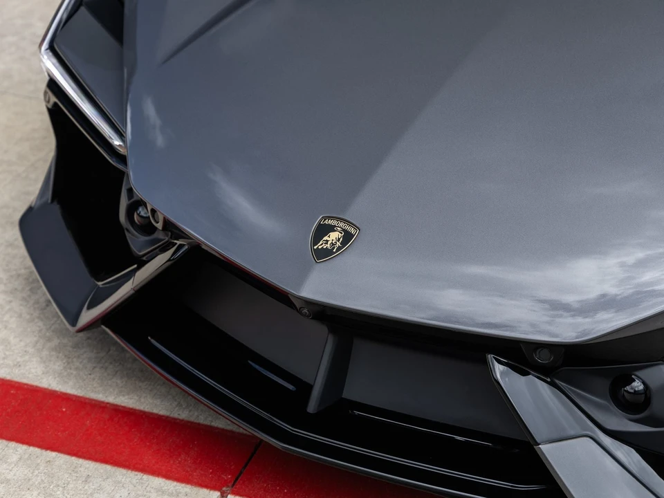 2026 Lamborghini Revuelto - Image 21 of 31