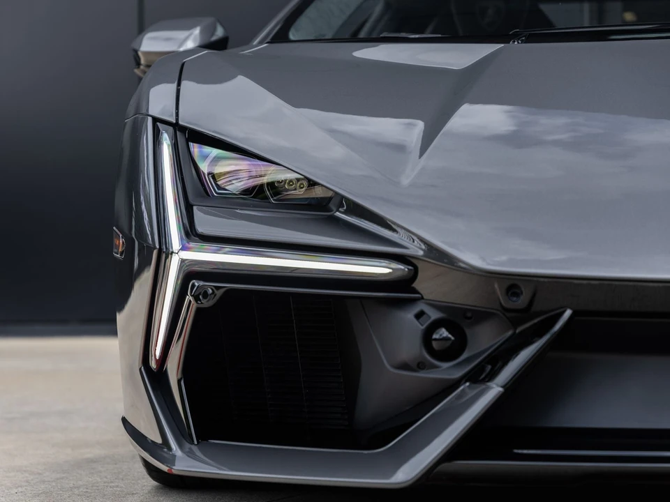 2026 Lamborghini Revuelto - Image 24 of 31