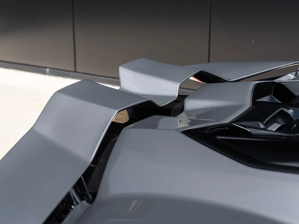 2026 Lamborghini Revuelto - Image 26 of 31