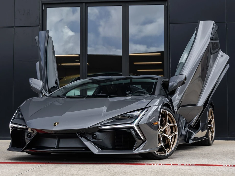 2026 Lamborghini Revuelto - Image 2 of 31