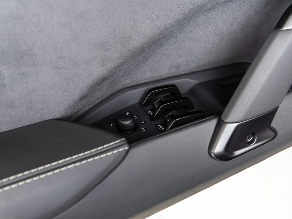 2026 Lamborghini Revuelto - Image 30 of 31