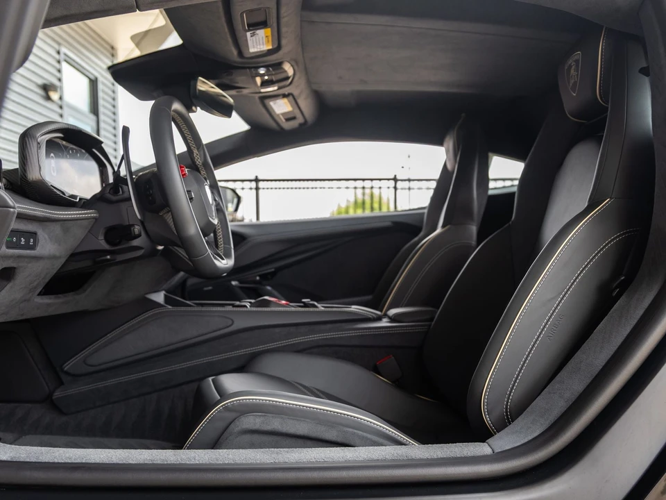 2026 Lamborghini Revuelto - Image 31 of 31