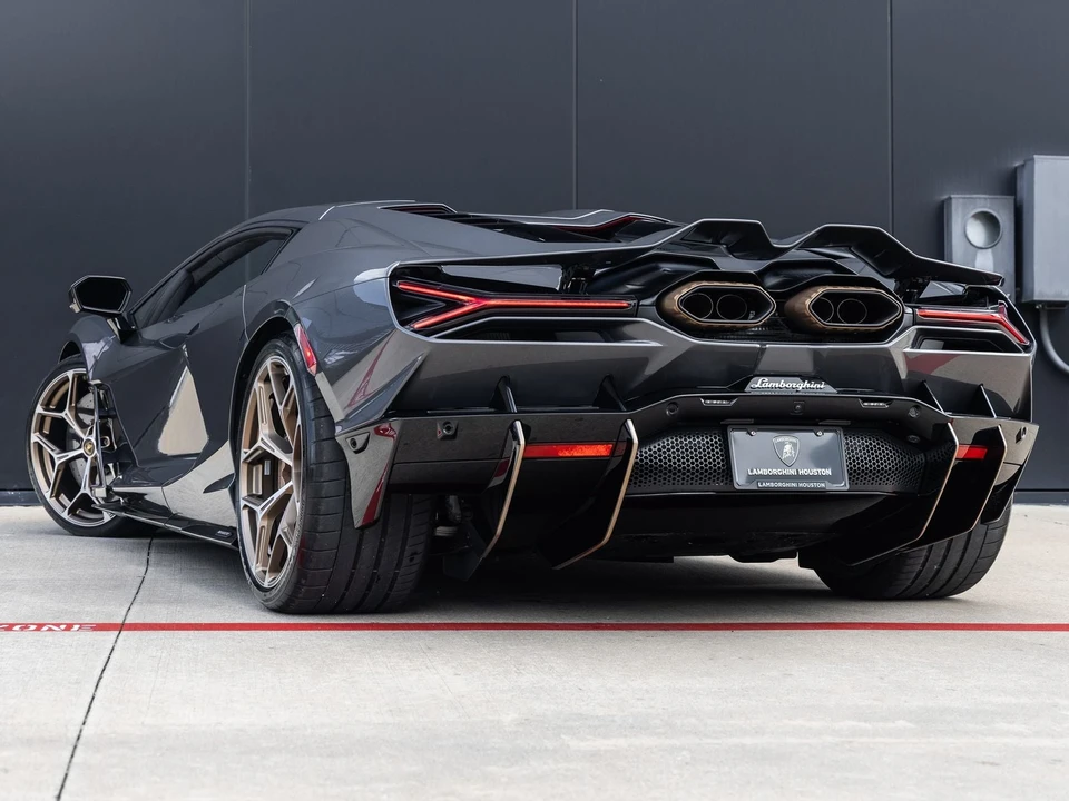 2026 Lamborghini Revuelto - Image 7 of 31