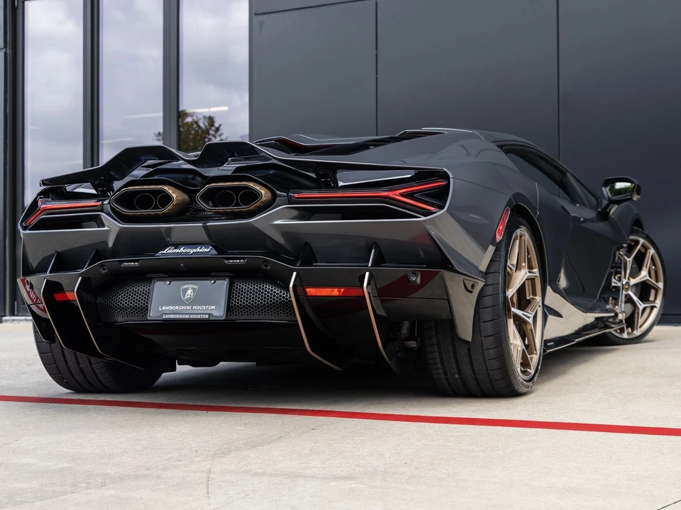 2026 Lamborghini Revuelto - Image 9 of 31