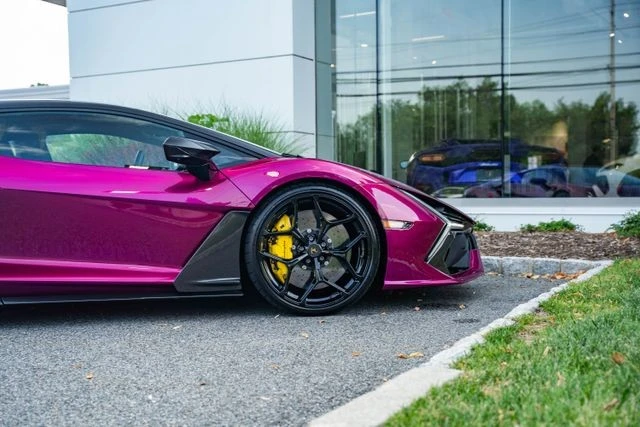 2026 Lamborghini Revuelto - Image 17 of 31