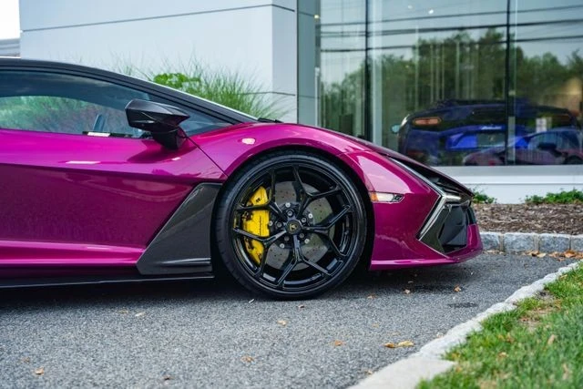 2026 Lamborghini Revuelto - Image 16 of 31