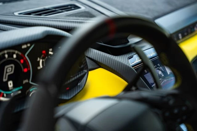 2026 Lamborghini Revuelto - Image 28 of 31