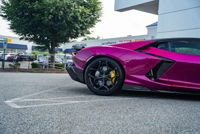 2026 Lamborghini Revuelto - Image 15 of 31