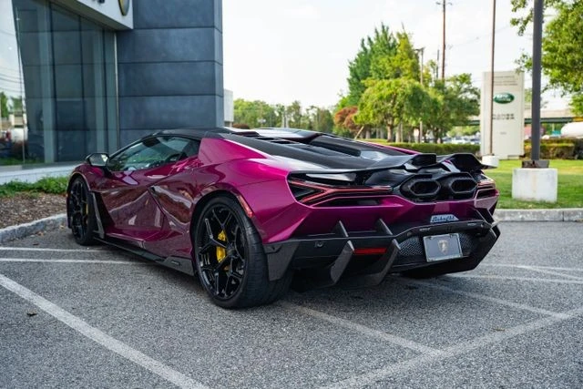 2026 Lamborghini Revuelto - Image 18 of 31