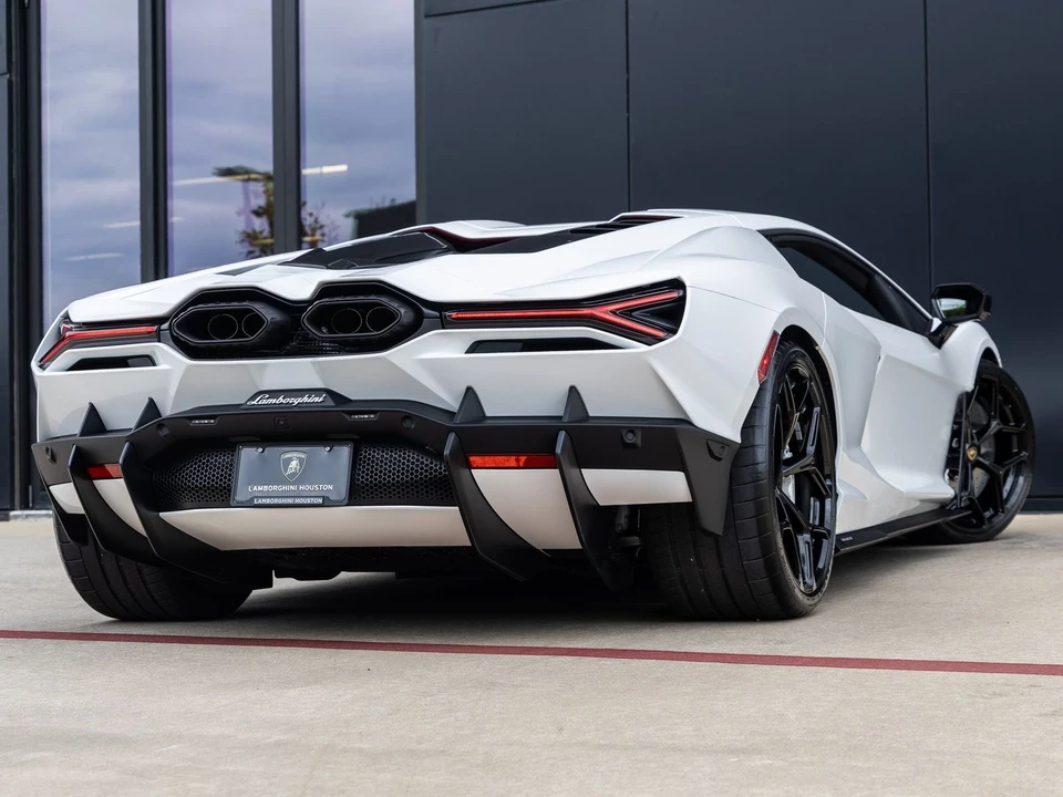 2026 Lamborghini Revuelto - Image 10 of 31
