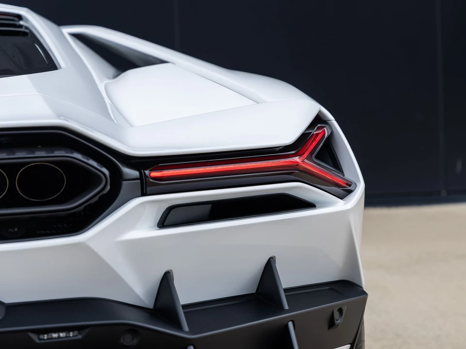 2026 Lamborghini Revuelto - Image 14 of 31