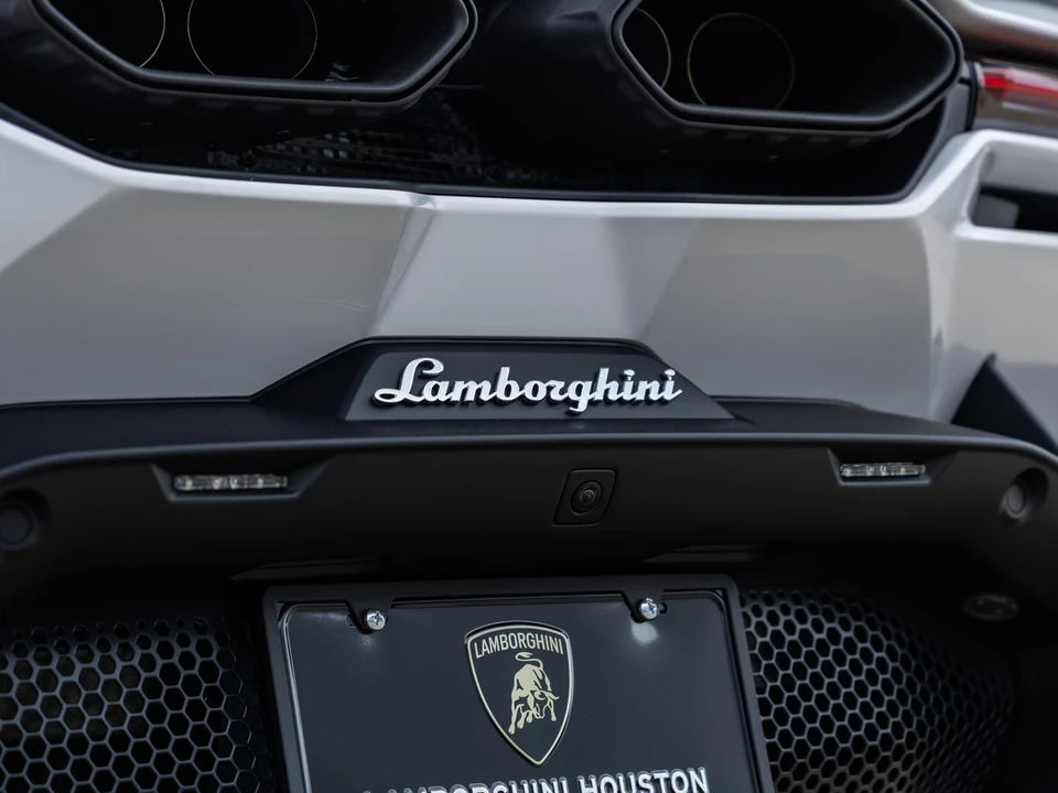 2026 Lamborghini Revuelto - Image 18 of 31