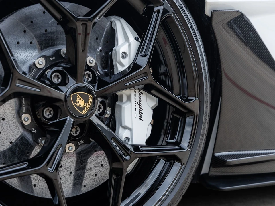 2026 Lamborghini Revuelto - Image 20 of 31
