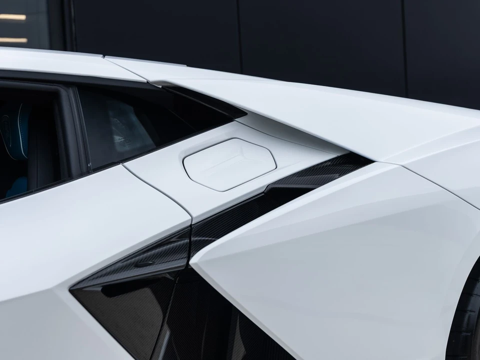 2026 Lamborghini Revuelto - Image 22 of 31