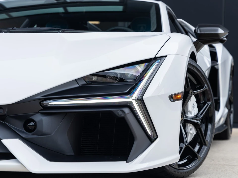 2026 Lamborghini Revuelto - Image 23 of 31