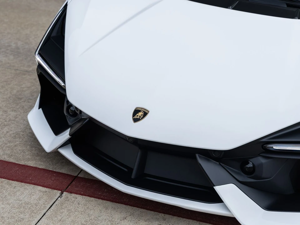 2026 Lamborghini Revuelto - Image 24 of 31
