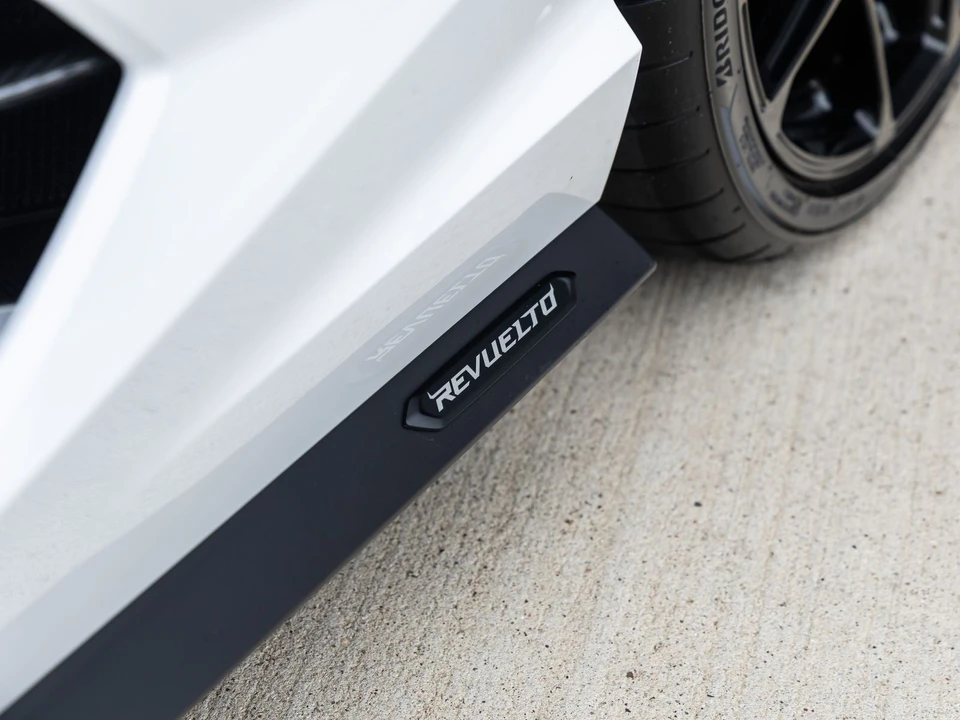 2026 Lamborghini Revuelto - Image 26 of 31