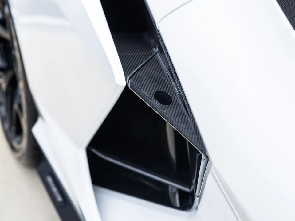 2026 Lamborghini Revuelto - Image 27 of 31