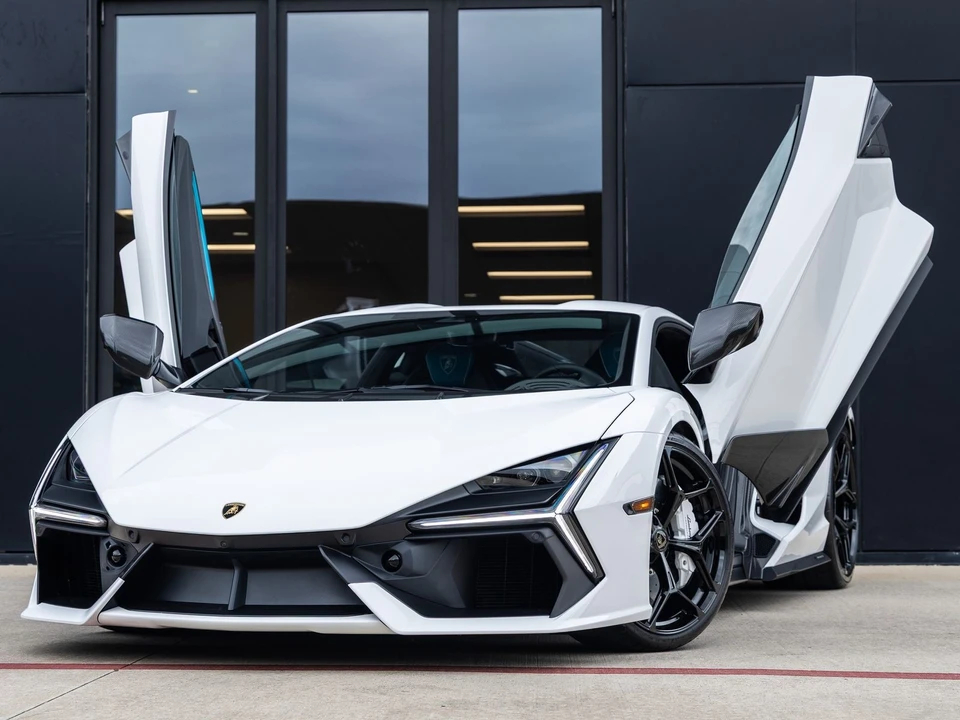 2026 Lamborghini Revuelto - Image 2 of 31