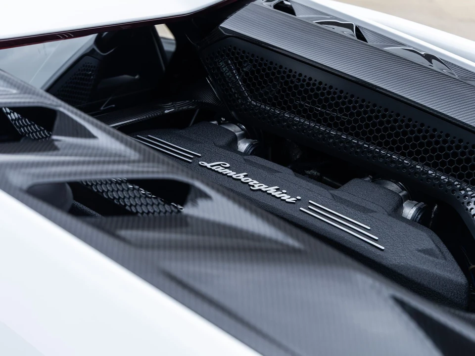 2026 Lamborghini Revuelto - Image 30 of 31
