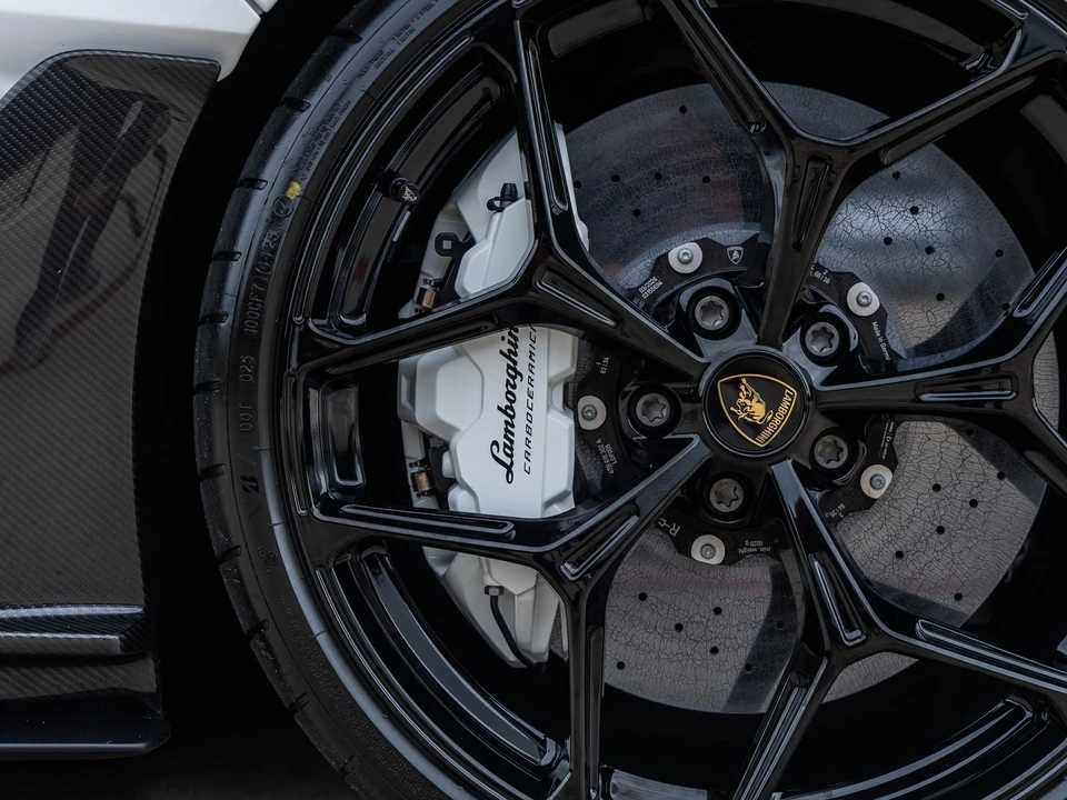 2026 Lamborghini Revuelto - Image 31 of 31