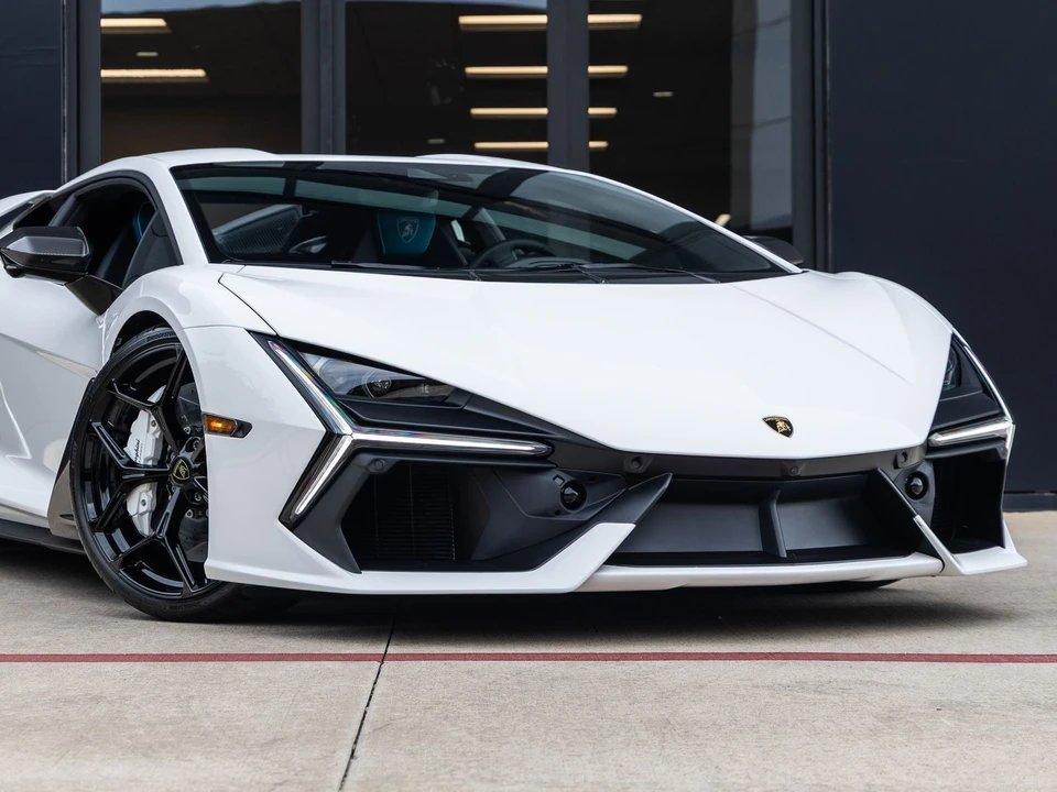 2026 Lamborghini Revuelto - Image 7 of 31