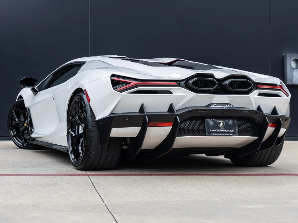 2026 Lamborghini Revuelto - Image 8 of 31