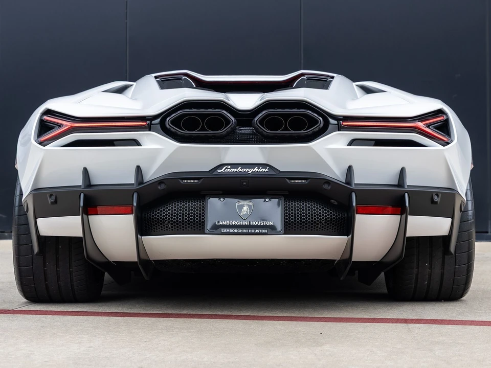 2026 Lamborghini Revuelto - Image 9 of 31