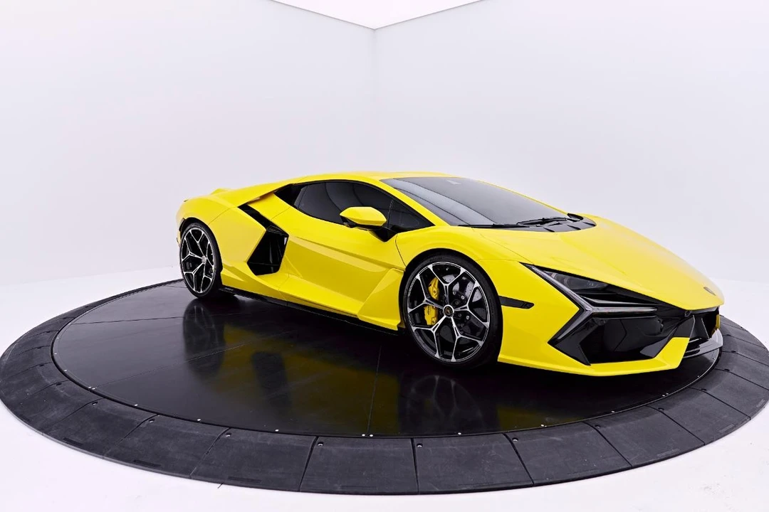 2026 Lamborghini Revuelto - Image 11 of 31