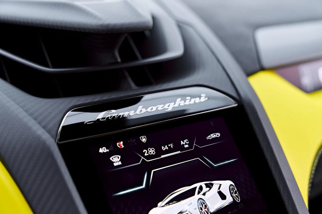 2026 Lamborghini Revuelto - Image 29 of 31